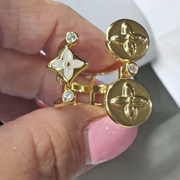 Luxury Gold Plated Stainless Steel Clover Blossom Caged Ring - Picture 4 of 4